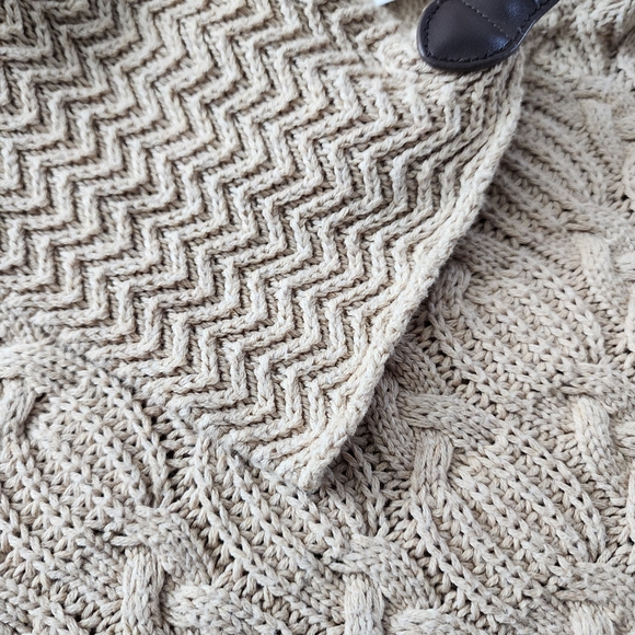 Tan Knit Shawl with Buckle Size Large Eight Eight Eight - Picture 6 of 9